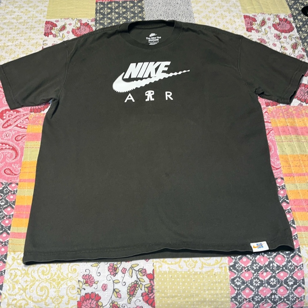 Nike Medium shirt uses a couple times